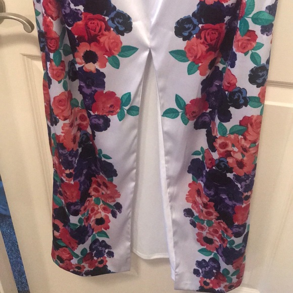 Floral gown size small - Picture 4 of 4